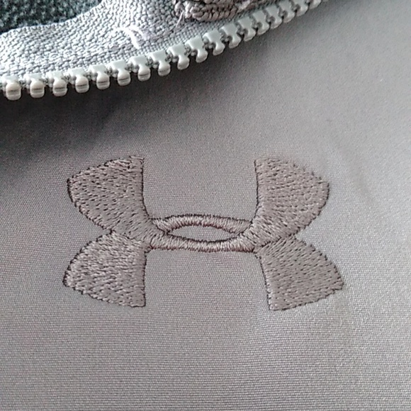 UNDER ARMOR STORM COAT SIZE M MEN GRAY WITH THREE ZIP POCKETS - Picture 3 of 14